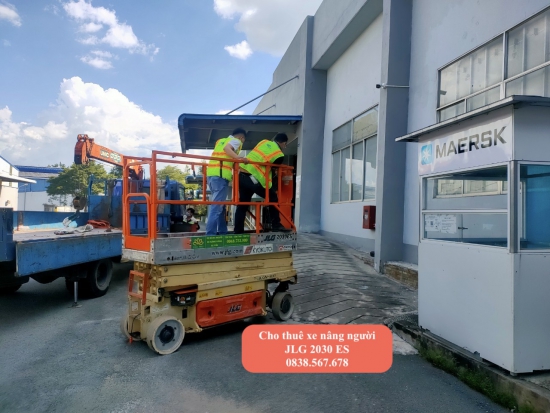 8m làm việc dạng cắt kéo JLG 2030 ES.