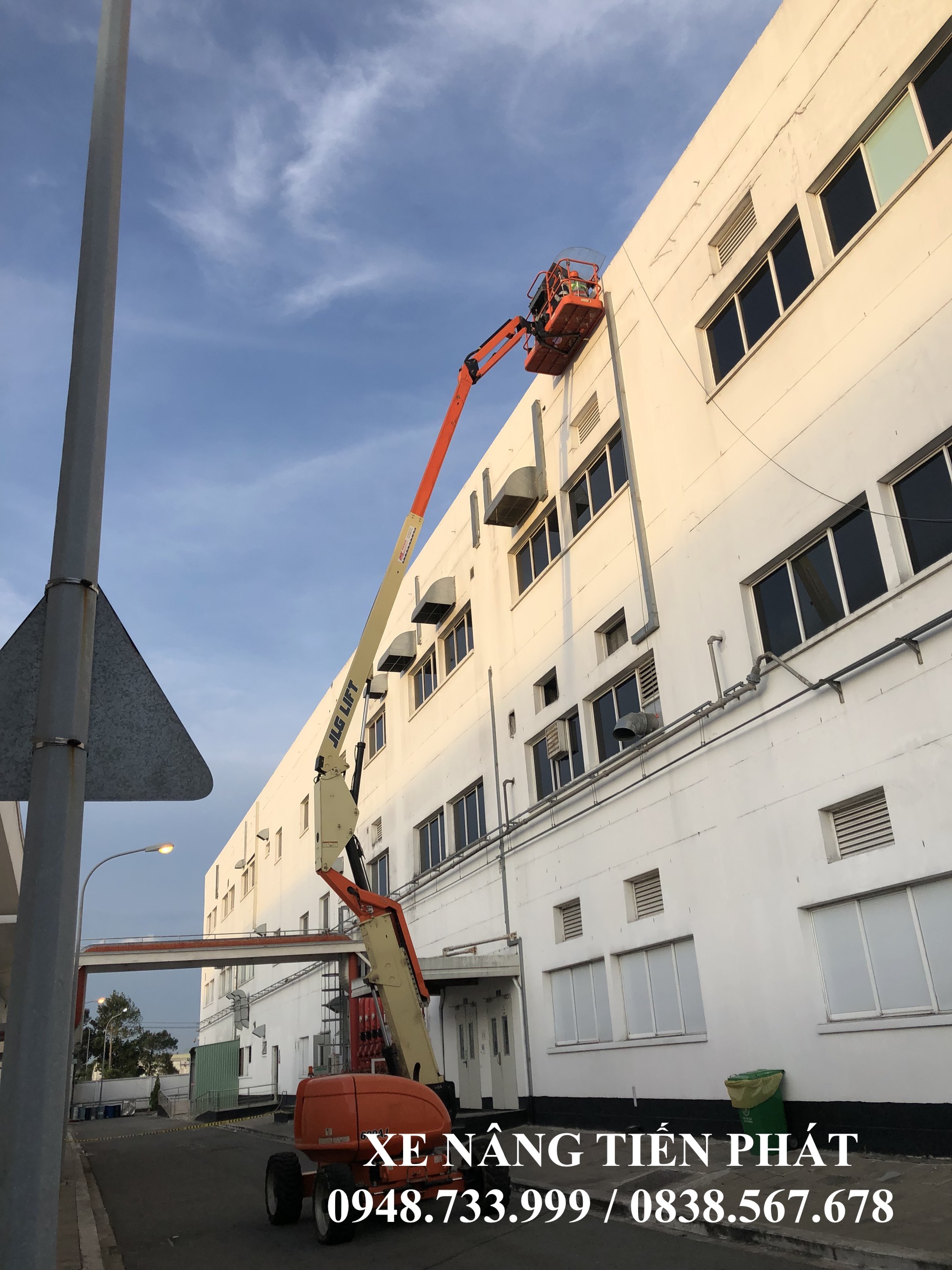 Cho thuê xe nâng người 20m tại KCN Thới Hoà, Bến Cát, Bình Dương