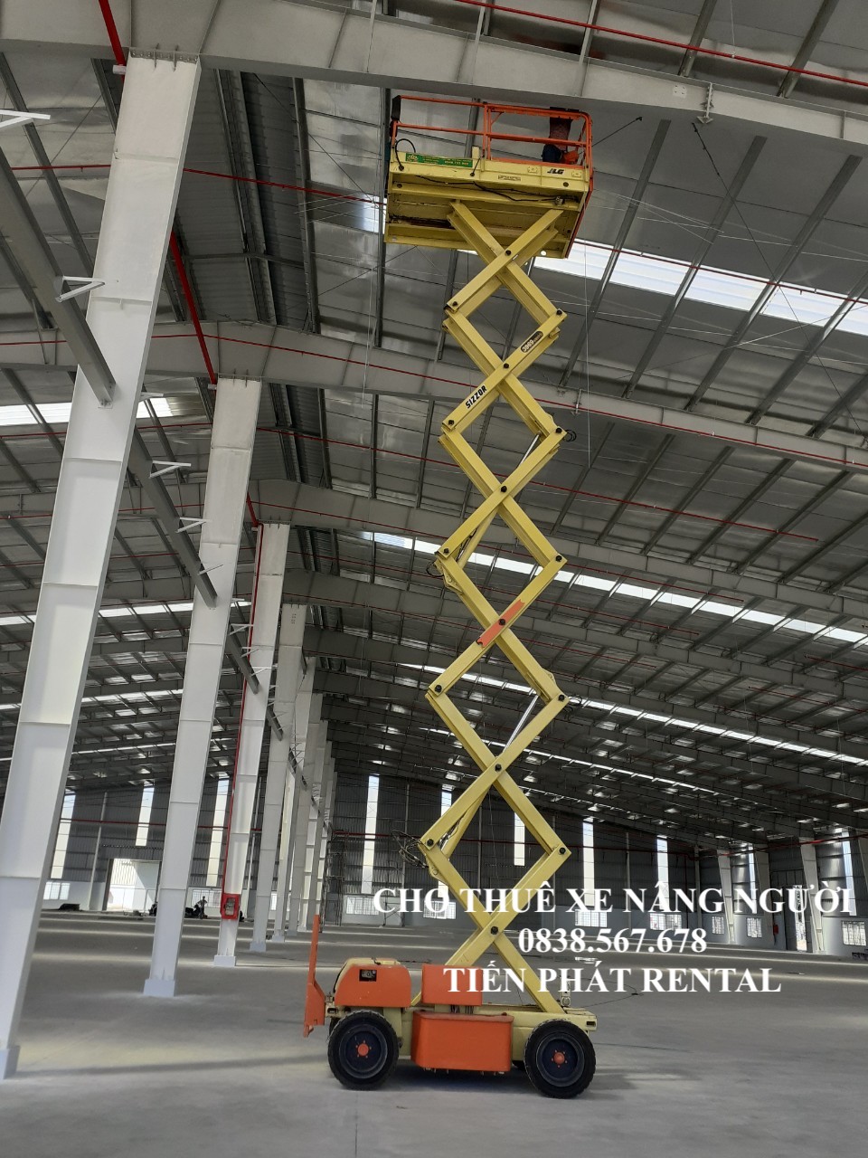 Cho thuê xe nâng người 14m tại KCN Kim Huy.