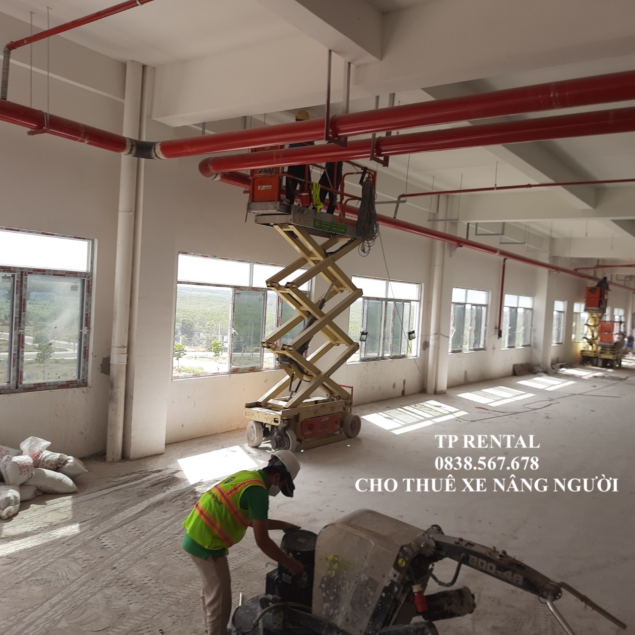 Cho thuê xe nâng người 6m tại Tân Uyên.