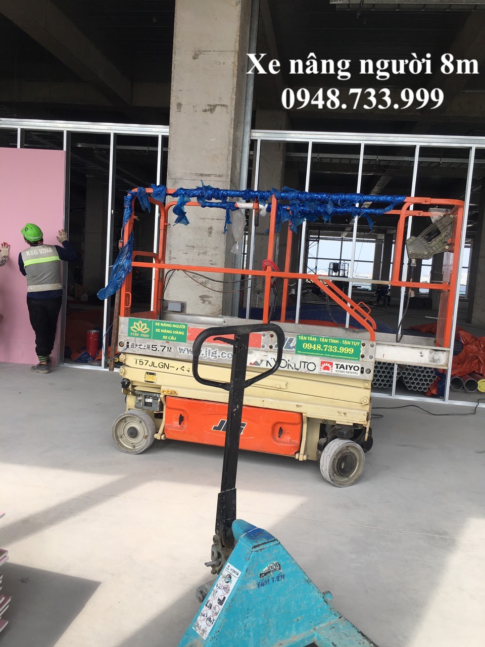 Cho thuê xe nâng người 6m sàn 8m làm việc JLG 1930 ES