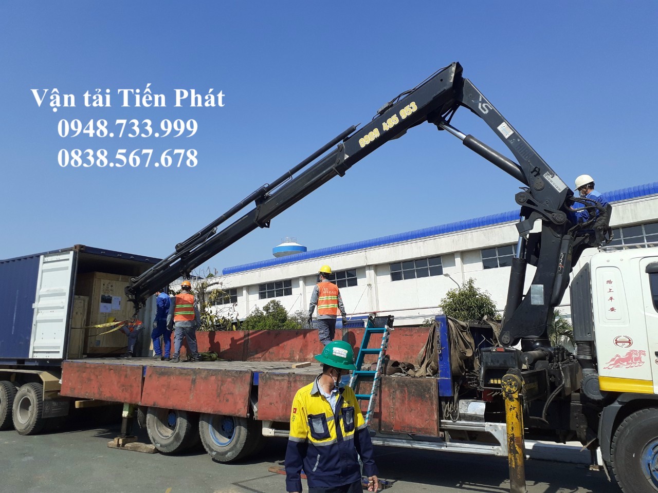 Cho thuê xe cẩu rút hàng khỏi Container 0838.567.678